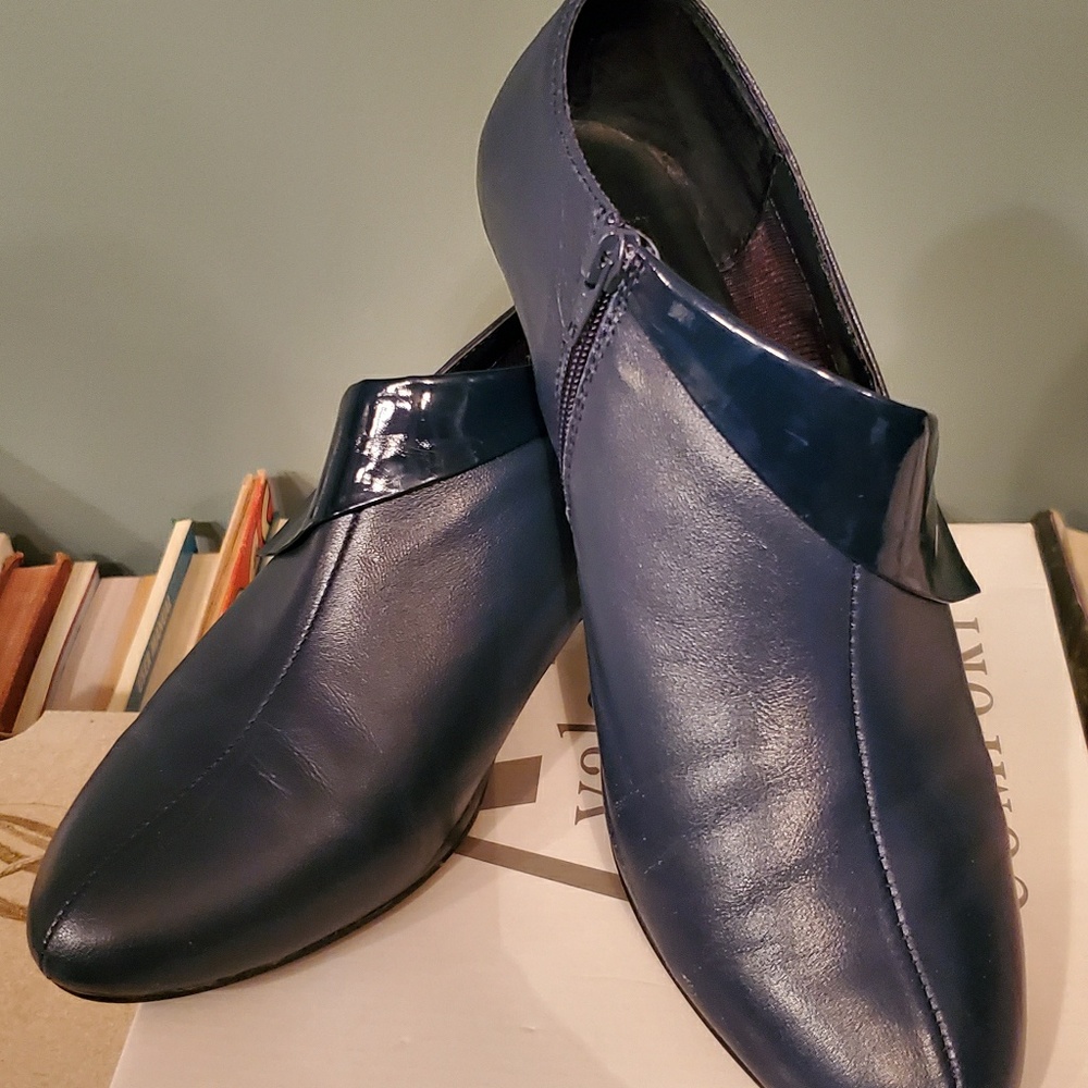 Blue dress shoes